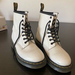 White Doc Martens| Dr Martens size 7